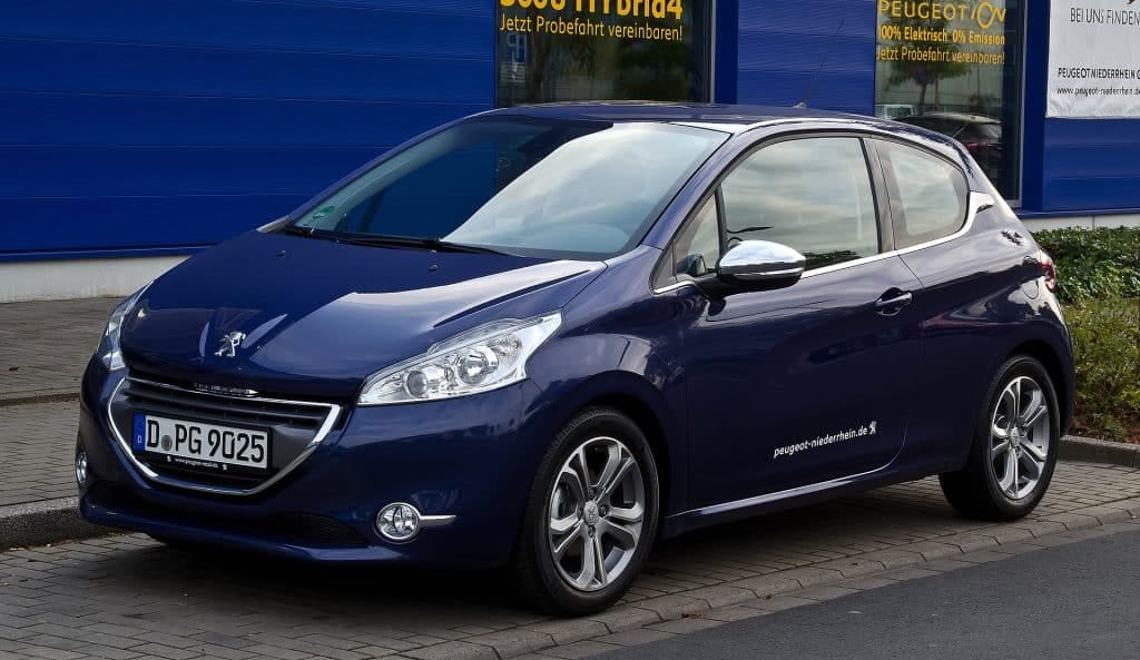 Peugeot 208 cdi - Engine Oil Pressure Fault: Stop the vehicle.