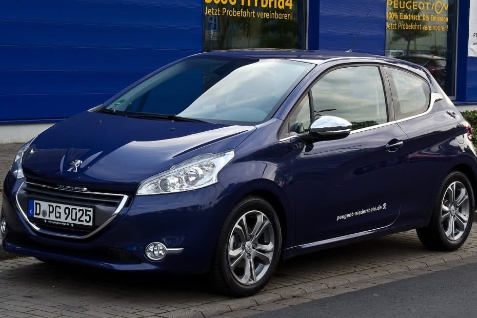 Peugeot 208 cdi - Engine Oil Pressure Fault: Stop the vehicle.